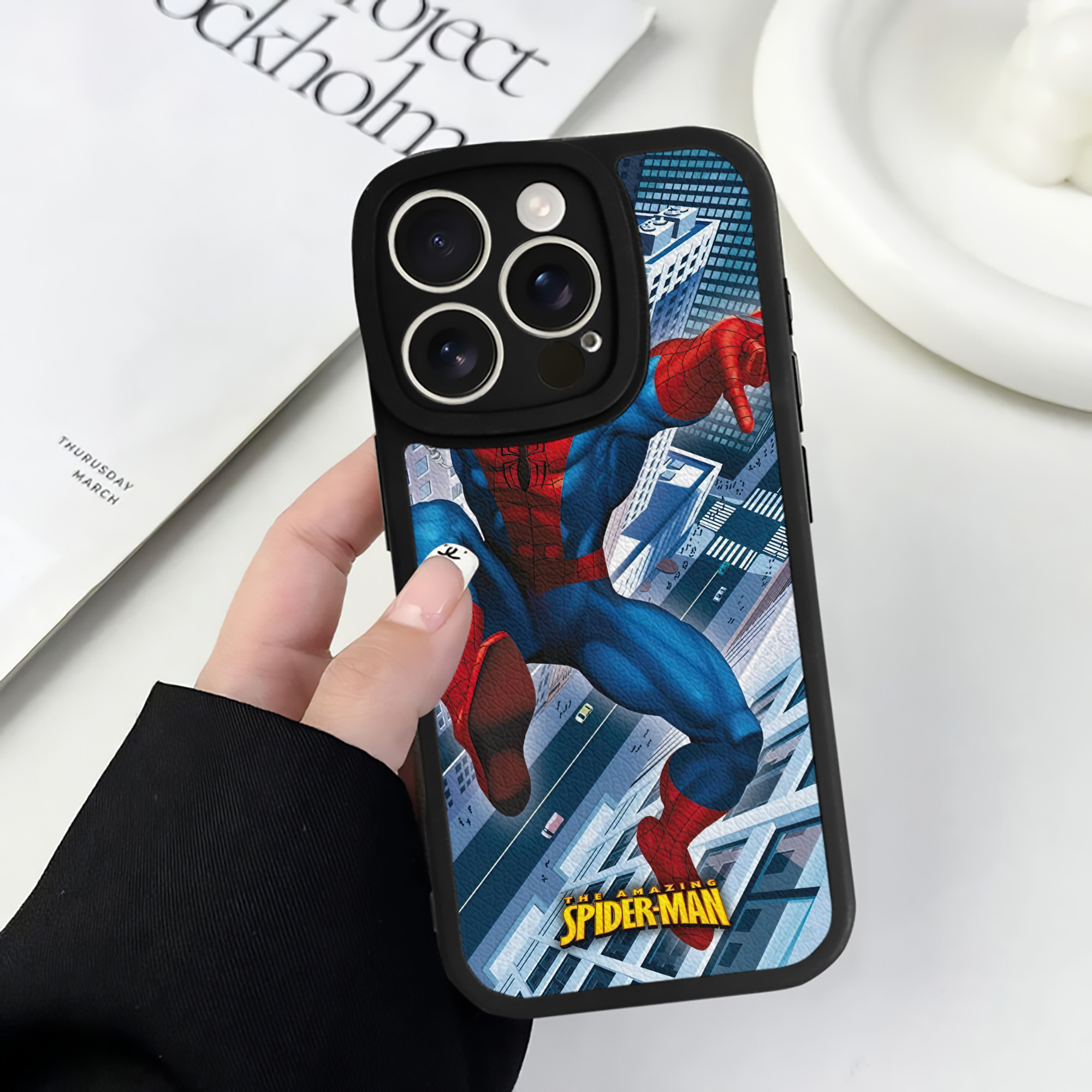 Spider Man スパイダーマン 【iPhone 16シリーズ対応】シリコンスマホケース（レザー調） 材質：シリコン